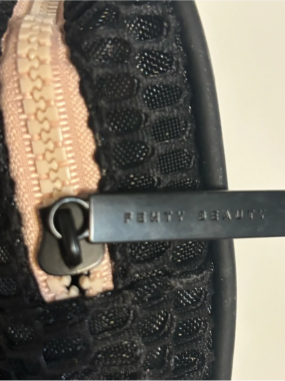 🌟 Fenty Beauty Black Mesh Makeup Pouch with Pink Zipper NWOT